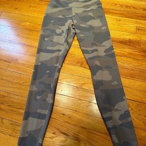 HIGH-WAIST CAMO VAPOR LEGGING Putty Camo
